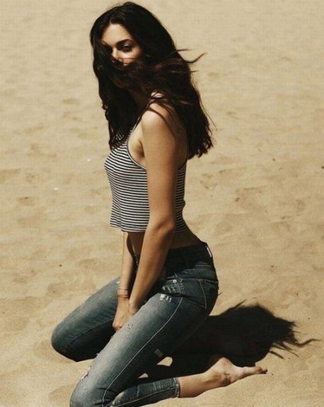 Defne Samyeli'nin kızından iddialı pozlar!