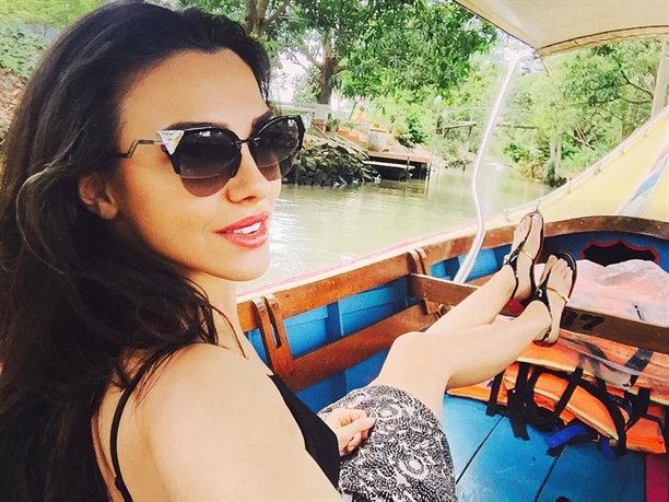 Tuvana Türkay Uzakdoğu tatilinde