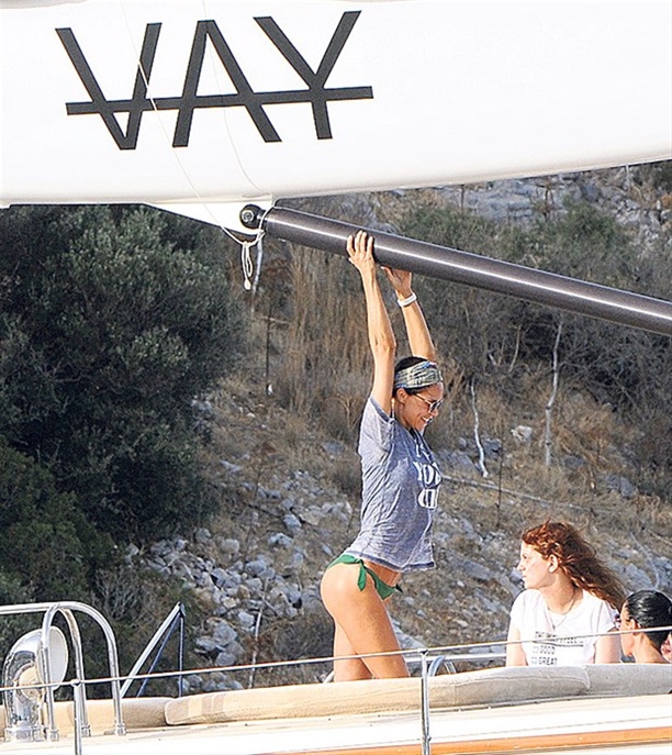 Ebru Şallı Tatilde