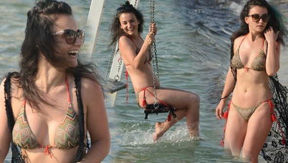 Özlem Maden'in tatilde salıncak keyfi!