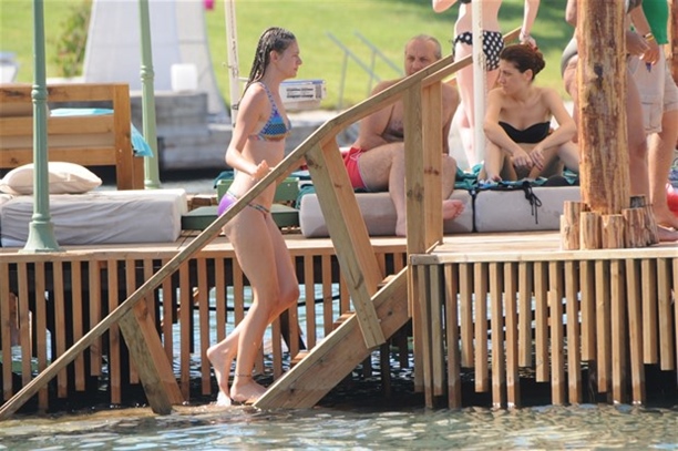 Tuğçe Kurşunoğlu Bodrumda