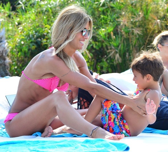 Çağla Şikel Sahile Sere Serpe