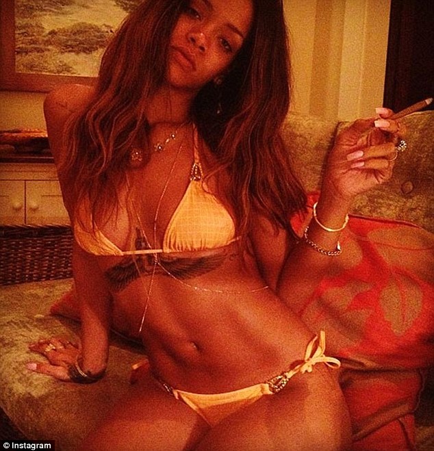 Rihanna'dan şok fotoğraflar!