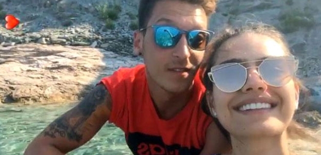 Mesut Özil ve Amine Gülşe'den aşk pozu