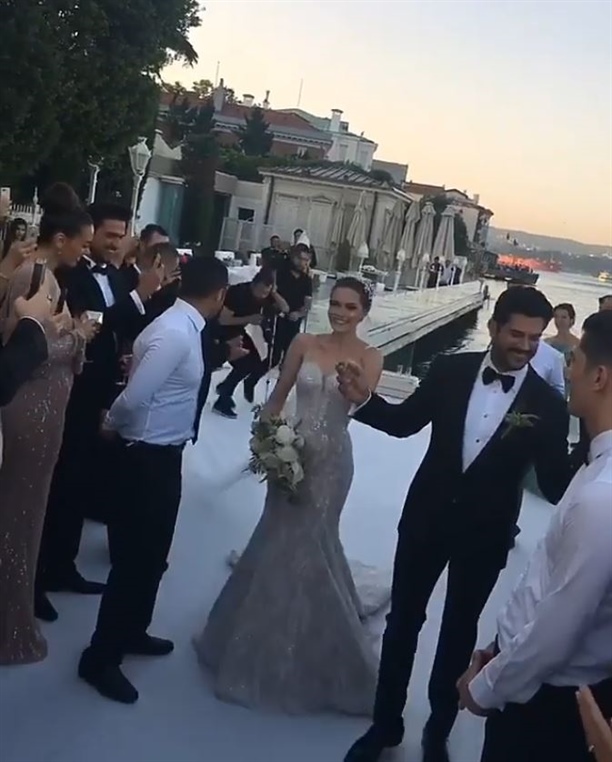 Burak Özçivit ve Fahriye Evcen'in düğününden ilk kareler