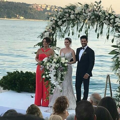 Burak Özçivit ve Fahriye Evcen'in düğününden ilk kareler 