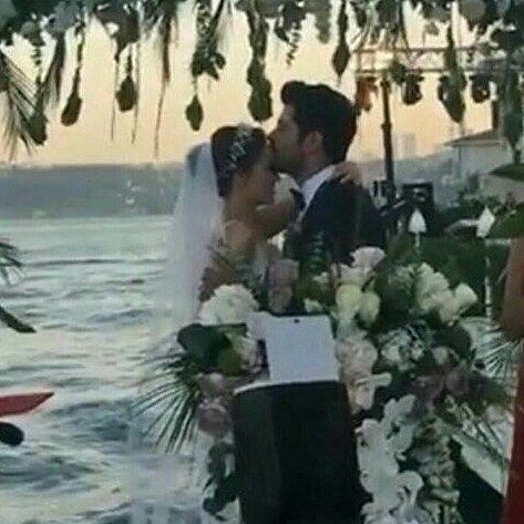 Burak Özçivit ve Fahriye Evcen'in düğününden ilk kareler