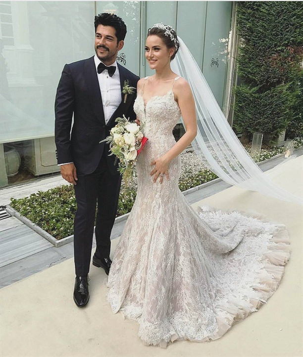Burak Özçivit ve Fahriye Evcen'in düğününden ilk kareler 