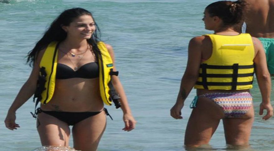 No: 309’un Lale’si Demet Özdemir plajda