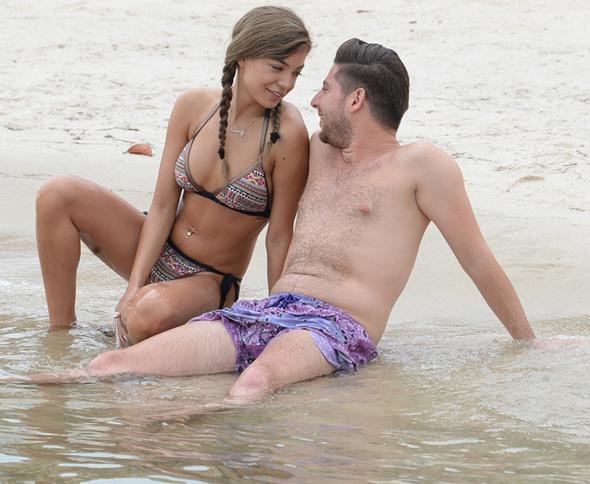 Buse Narcı ve Cemre Burak aşka geldi