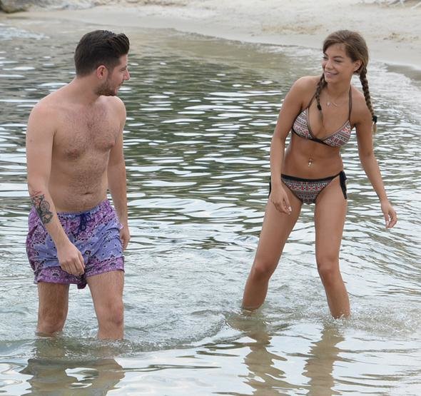 Buse Narcı ve Cemre Burak aşka geldi