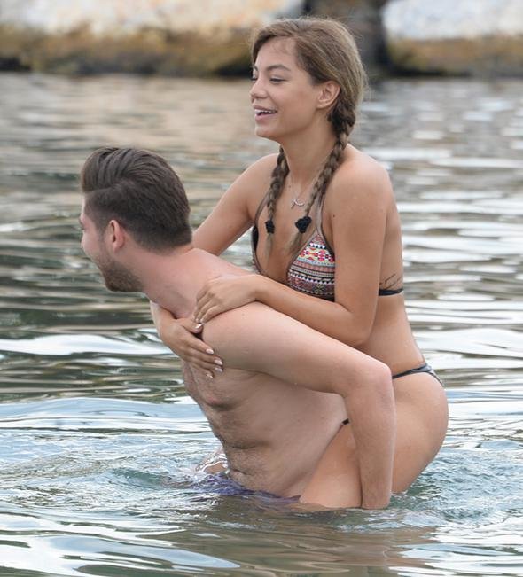 Buse Narcı ve Cemre Burak aşka geldi