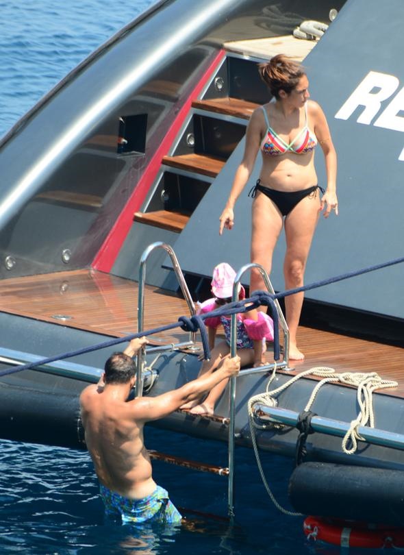 Zuhal Topal'ın teknede tatil keyfi!