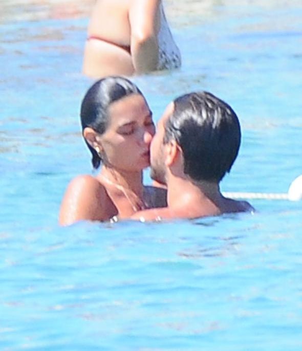 Hande Subaşı sevgilisi Altuğ Leblebici, Çeşme’de aşka geldi!