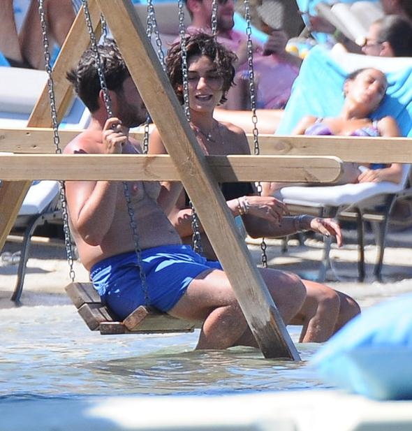 Hande Subaşı sevgilisi Altuğ Leblebici, Çeşme’de aşka geldi!