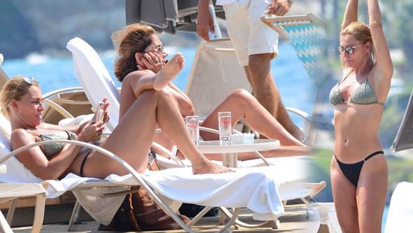 Şebnem Dinçgör kusursuz fiziğiyle yıllara meydan okudu