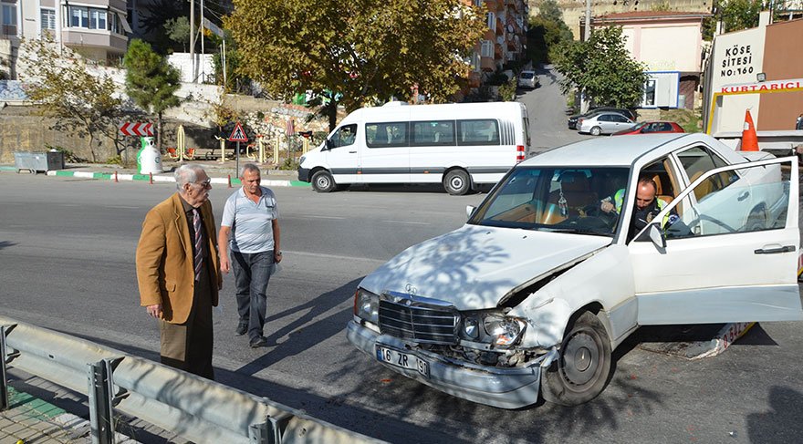 Eşref Kolçak trafik kazası yaptı