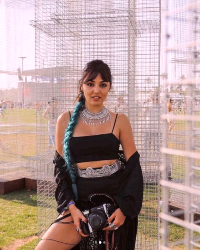 Hande Erçel katıldığı festivalde sınırları zorladı