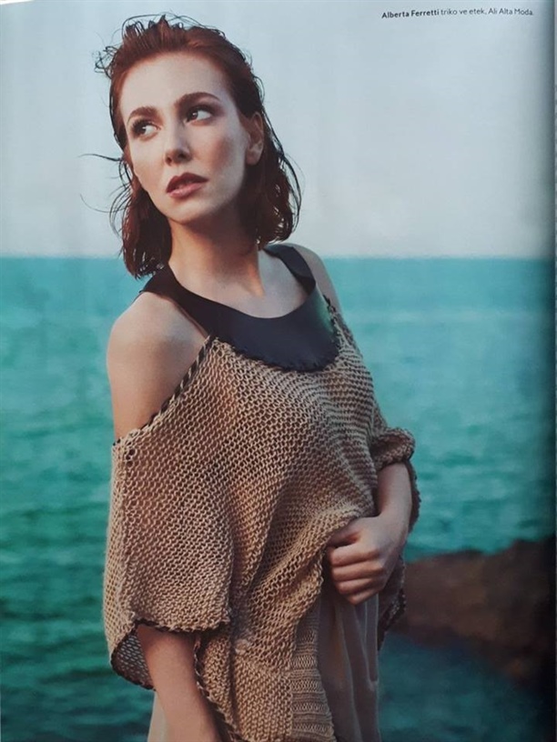 Elçin Sangu, 'Defne'yi gömdü!