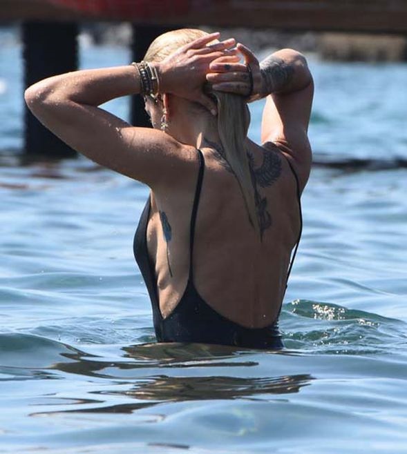 Eliz Sakuçoğlu aşk tatilinde