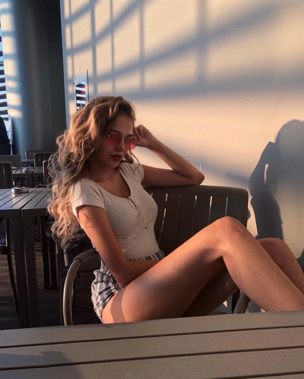 Merve Taşkın'dan yarı çıplak poz! 