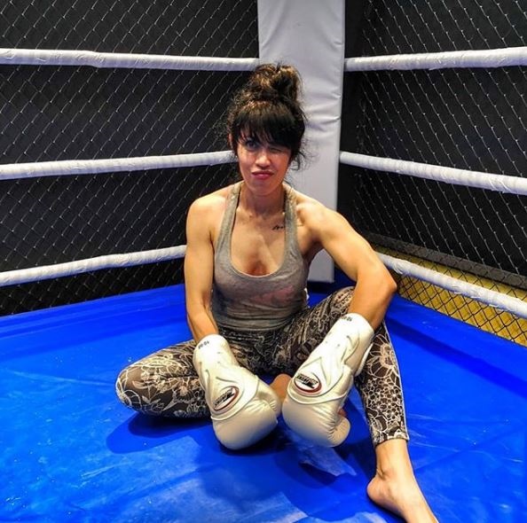 Sevda Dalgıç cesur pozlarıyla dikkat çekiyor!