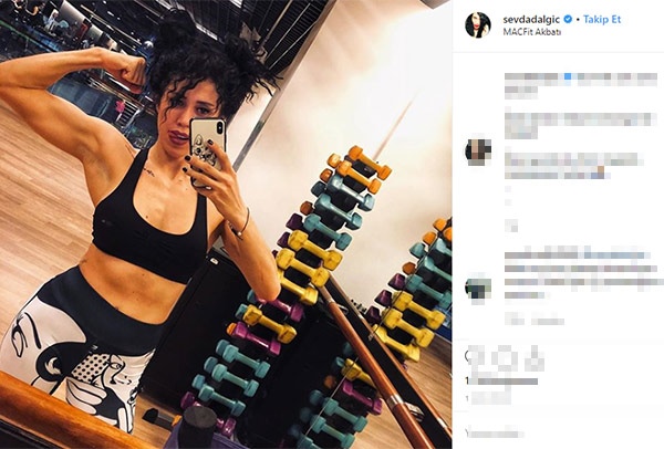 Sevda Dalgıç cesur pozlarıyla dikkat çekiyor!
