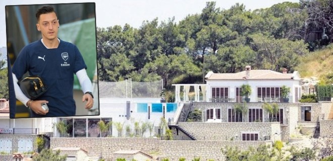 Mesut Özil, Çeşme'deki villasına futbol sahası yaptırdı