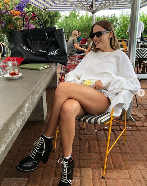 Serenay Sarıkaya hayatını yeniledi!