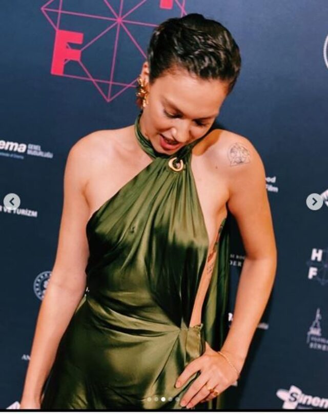 Melisa Şenolsun dekolteyi abarttı!