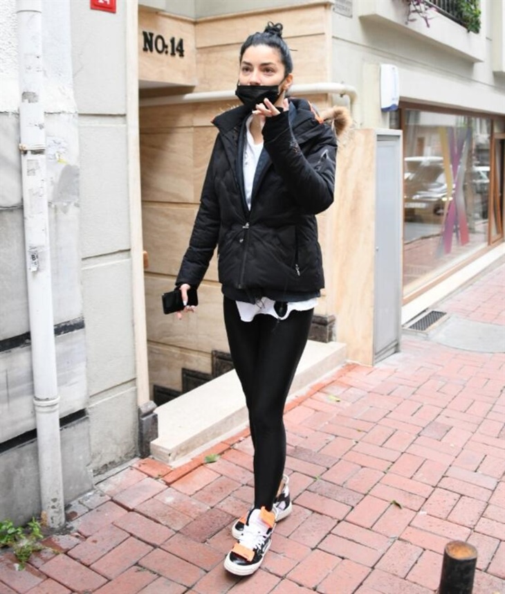 Merve Bolugur Nisantasi Sokkaklarinda