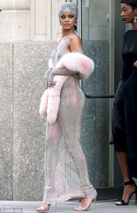 Rihanna memeleri özgür bıraktı (Galeri)