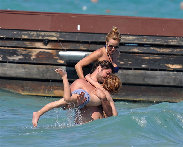 Gamze Özçelik Göz Kamaştırdı!