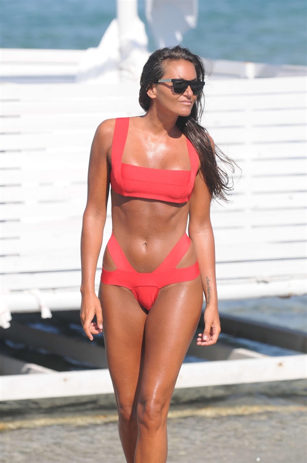 Eda Taşpınar şezlonguna kavuştu!