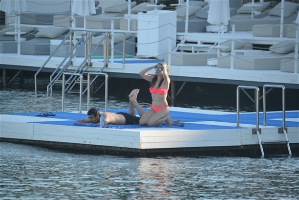 Gökçe Bahadır'ın tekne keyfi!