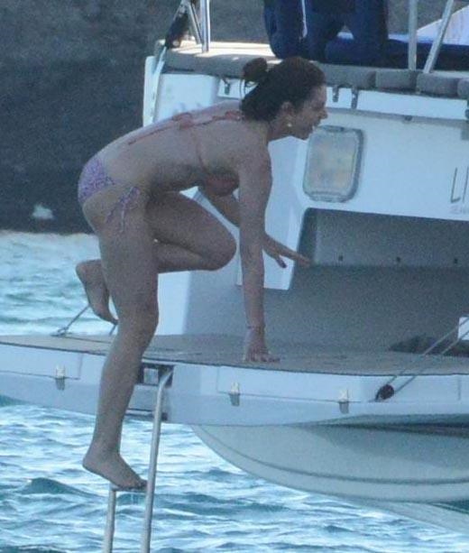 Gökçe Bahadır'ın tekne keyfi!