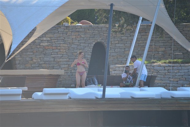 Sera Tokdemir oğluyla tatilde