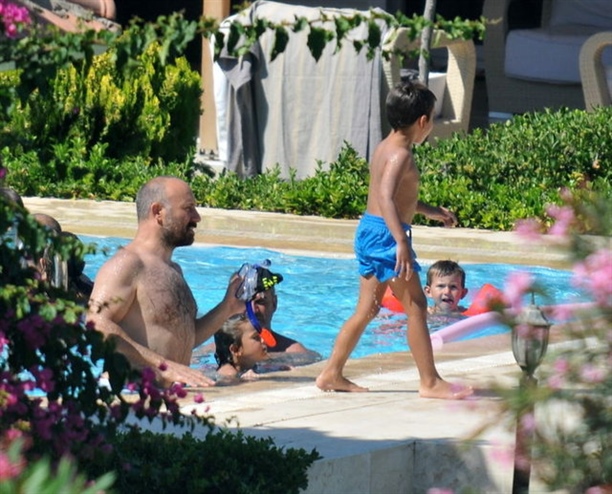 Halit Ergenç, ailesiyle tatilde!