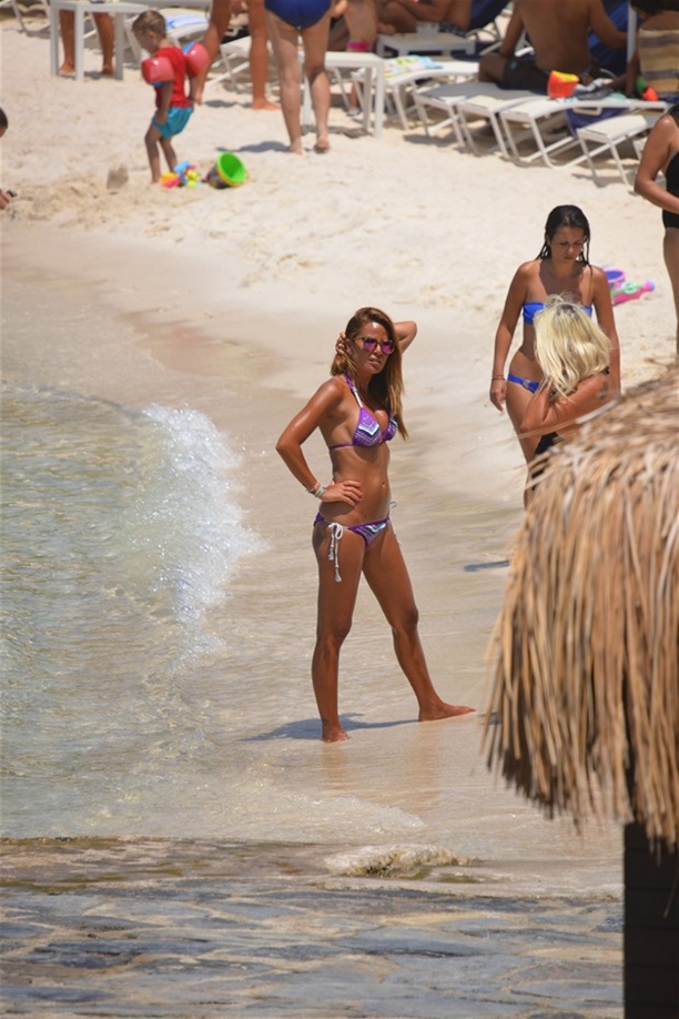 Özlem Yıldız Bodrum Plajlarını Podyuma çevırdi