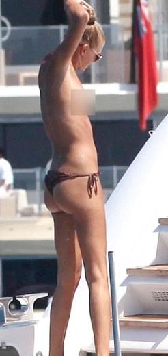 Tori Garrn üstsüz yakalandı!