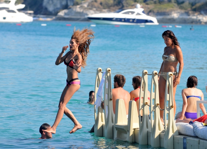 Futbolcu Eşleri Tatilde