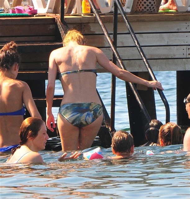 İpek Yaylacıoğlu'nun deniz sefası!