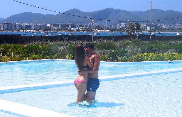 Sneijder ve Yolanthe aşk tatilinde