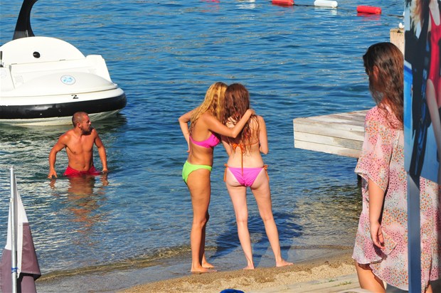 Güzel Köylülerden Deniz selfie’si