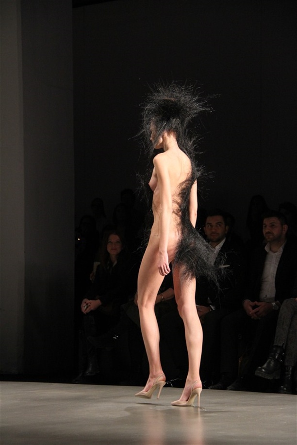 İstanbul Moda Haftası'na damga vuran elbise