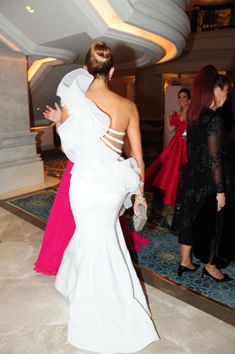 Özge Ulusoy'un frikik telaşı