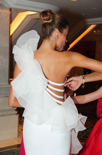 Özge Ulusoy'un frikik telaşı