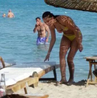 Fahriye Evcen Bikinili