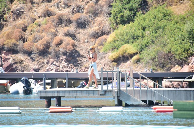 Şeyda Coşkun Bikinili