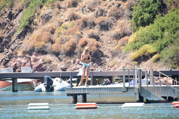 Şeyda Coşkun Bikinili